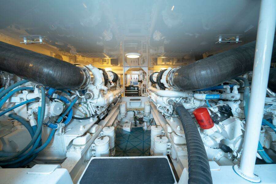 2005 Viking 52 Convertible "Aquaholic"