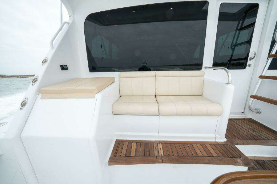 2005 Viking 52 Convertible "Aquaholic"