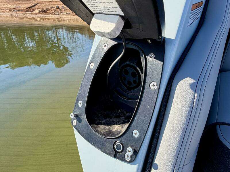 2023 Correct Craft Ingenity 23EL2 Electric Boat