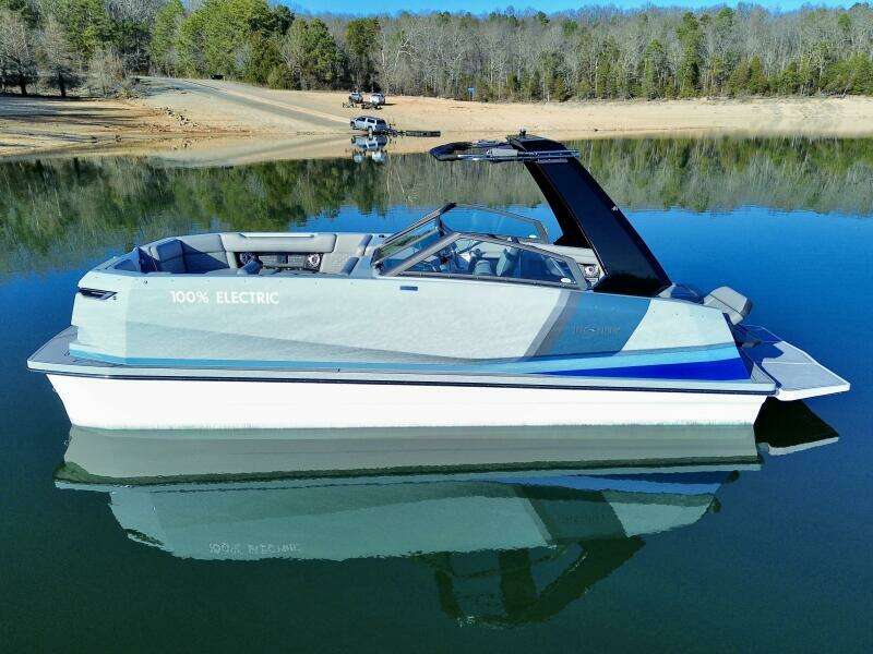 2023 Correct Craft Ingenity 23EL2 Electric Boat