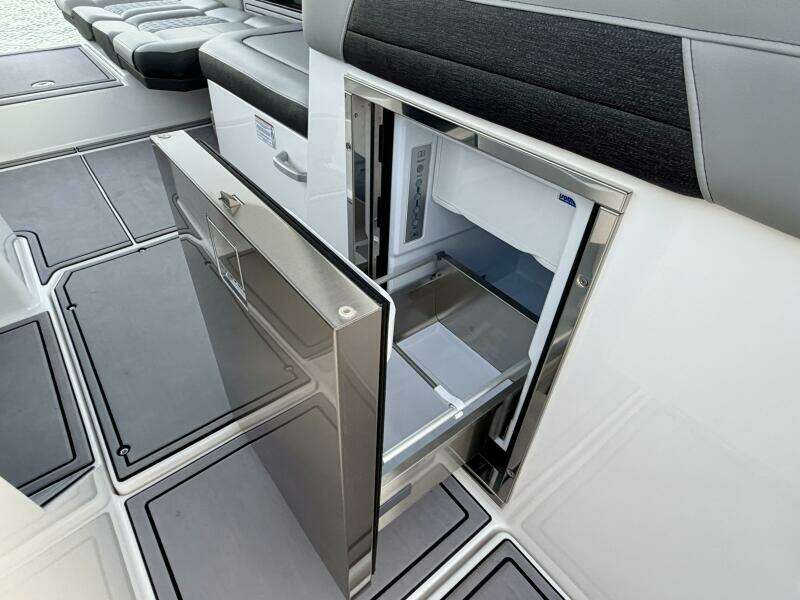 2023 Correct Craft Ingenity 23EL2 Electric Boat