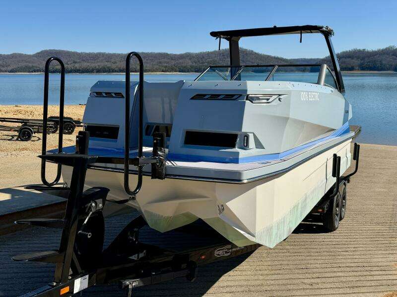 2023 Correct Craft Ingenity 23EL2 Electric Boat