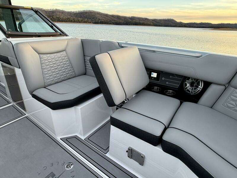 2023 Correct Craft Ingenity 23EL2 Electric Boat