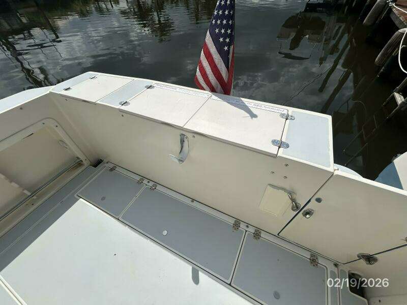 28' Albin transom storage