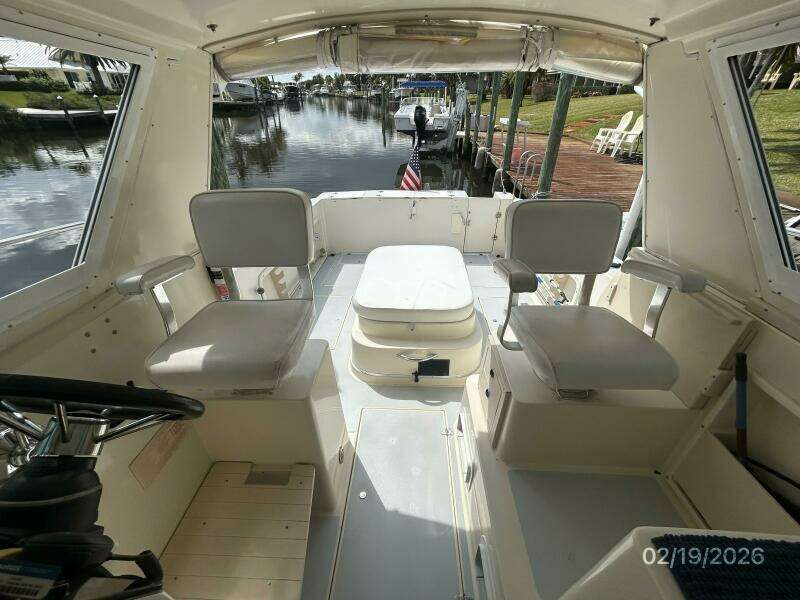 28' Albin upper deck aft