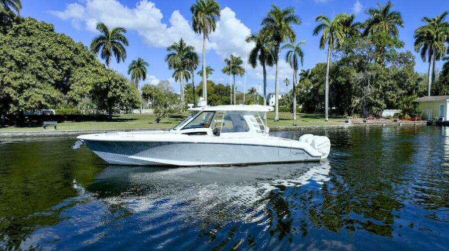 2019 Boston Whaler 350 Realm