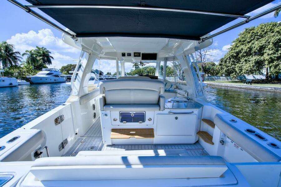 2019 Boston Whaler 350 Realm