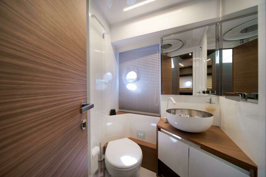 2018 Ferretti Yachts 450 Fly