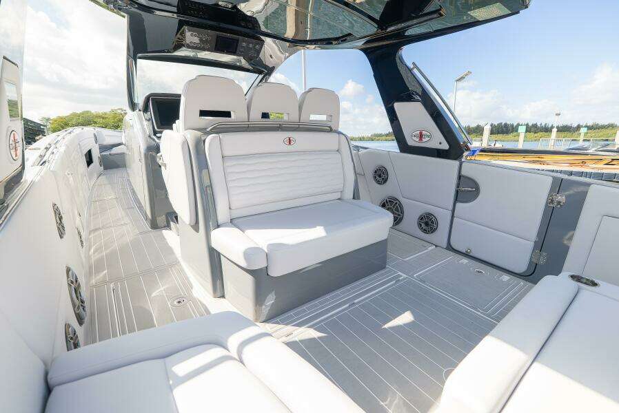 2026 Cigarette 42’ Auroris