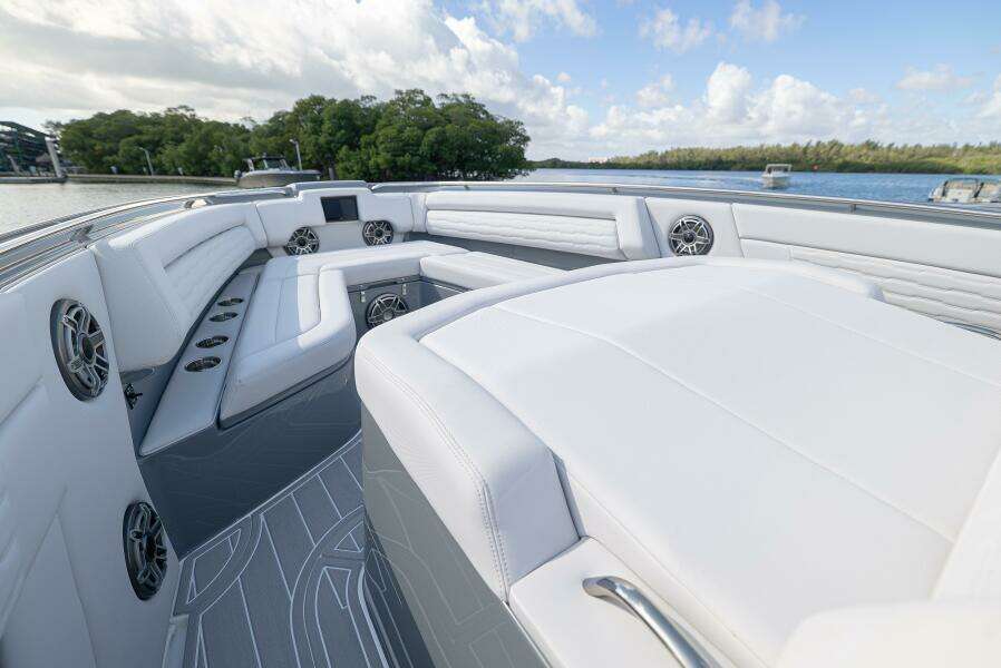 2026 Cigarette 42’ Auroris