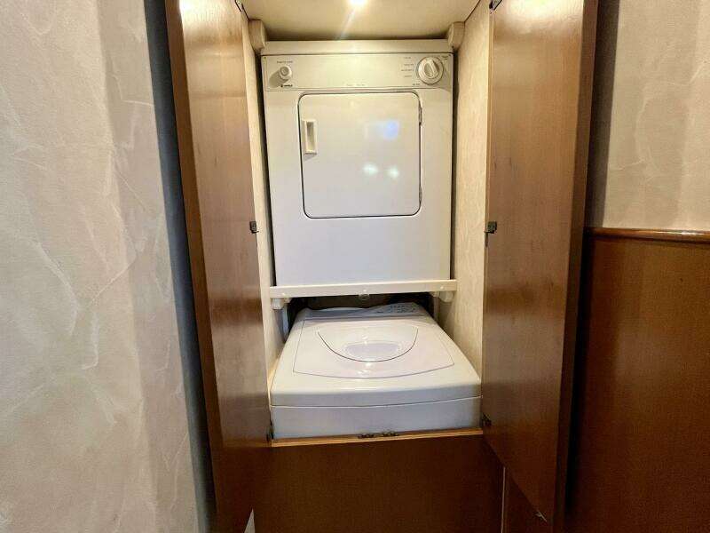 1999 Post 42 Convertible