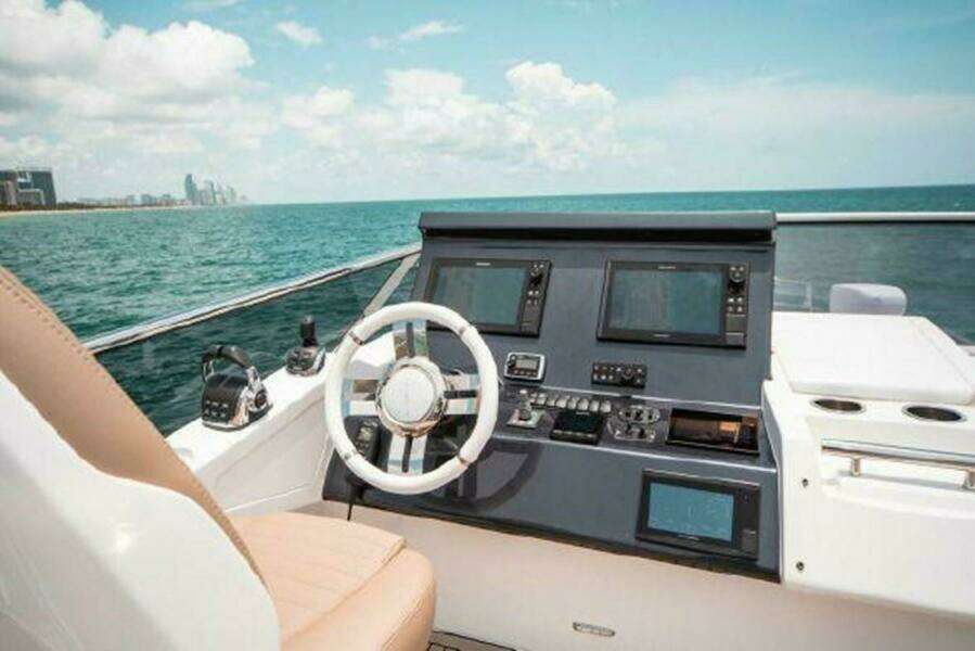 Fantastic_77 Flybridge Helm