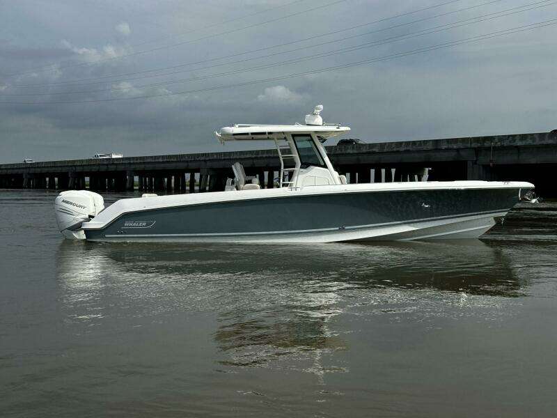 Boston Whaler 33 BOTTOMS UP -  Exterior