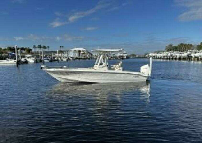 Boston Whaler 250 Dauntless - Exterior