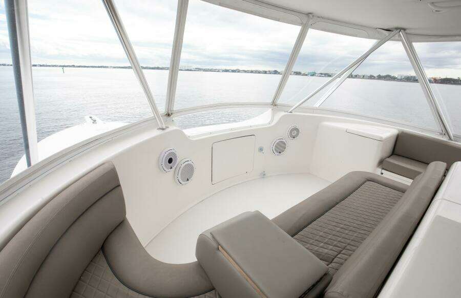Viking 68 - Mobster - Flybridge Seating
