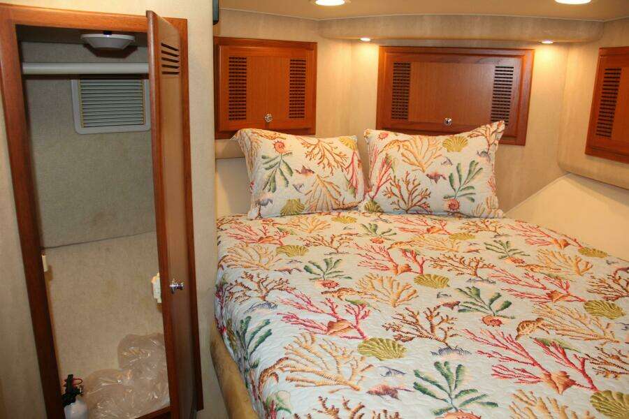 2004 Cabo 48 Flybridge