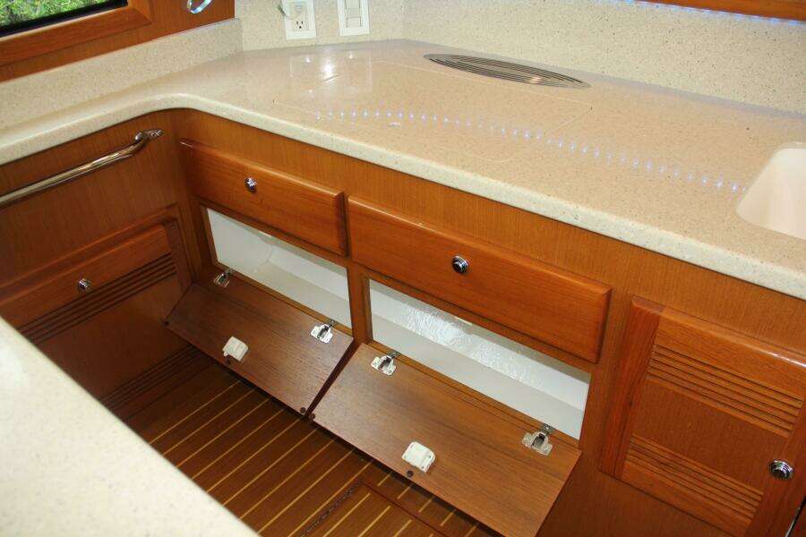 2004 Cabo 48 Flybridge