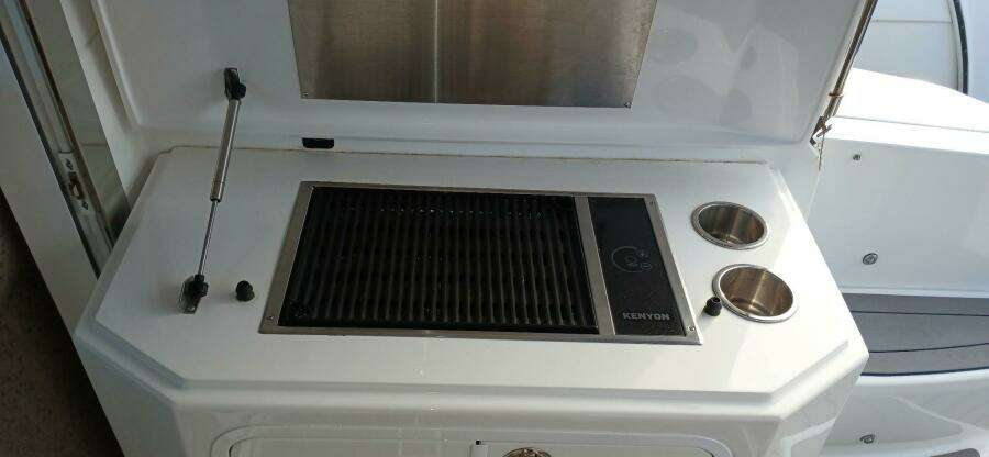 2014 Cruisers Yachts 