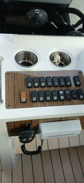 2014 Cruisers Yachts 