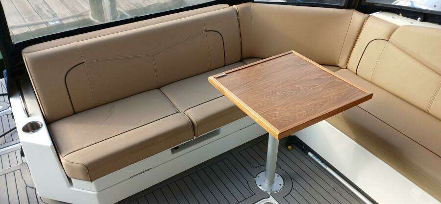 2014 Cruisers Yachts 