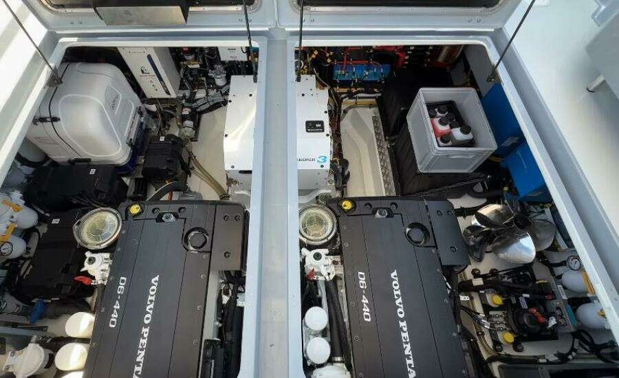 2025 Targa 37 Flybridge