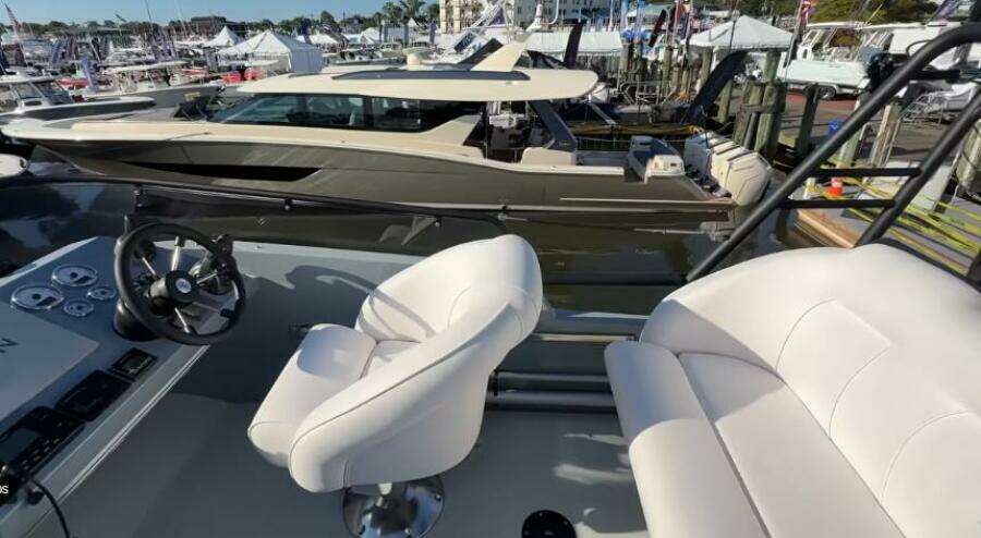 2025 Targa 37 Flybridge