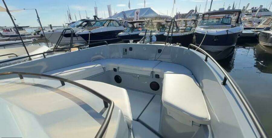 2025 Targa 37 Flybridge