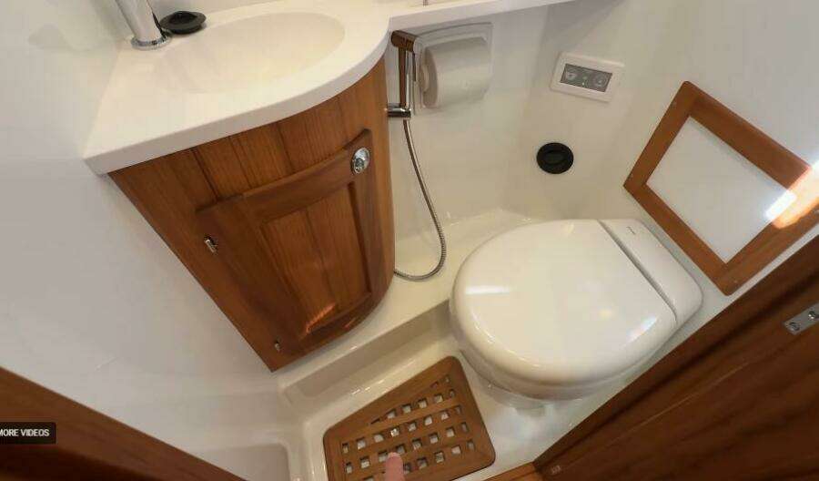 2025 Targa 37 Flybridge