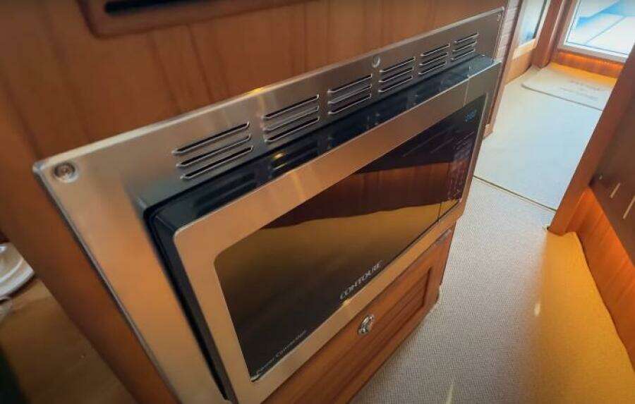 2025 Targa 37 Flybridge