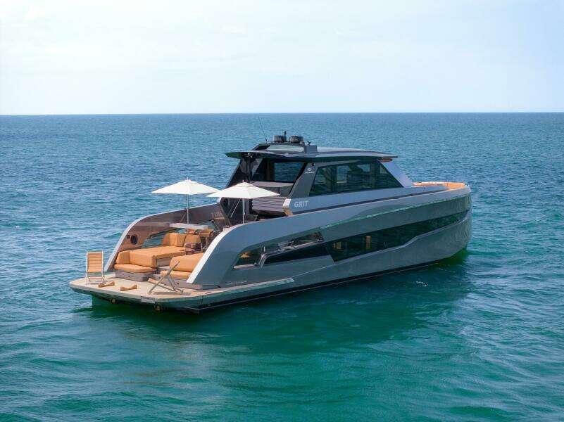 2025 Steeler Bronson 67 Beachclub