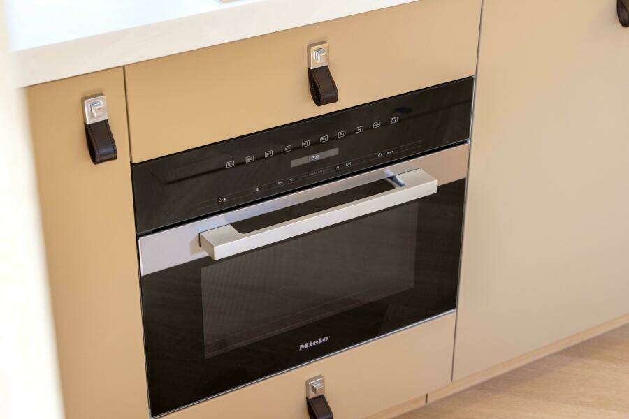 2025 Steeler Bronson 67 Beachclub