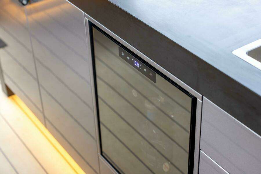 2025 Steeler Bronson 67 Beachclub