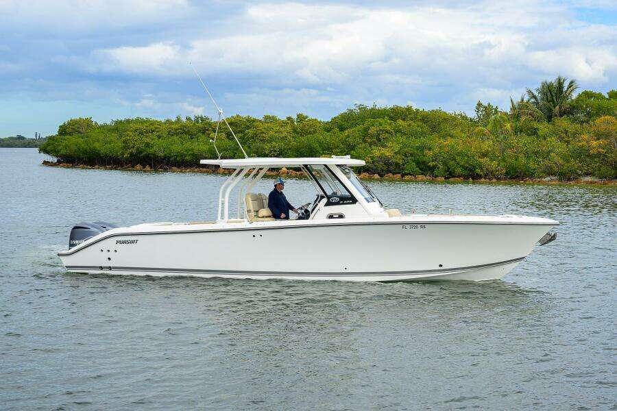 Pursuit 32 - Profile