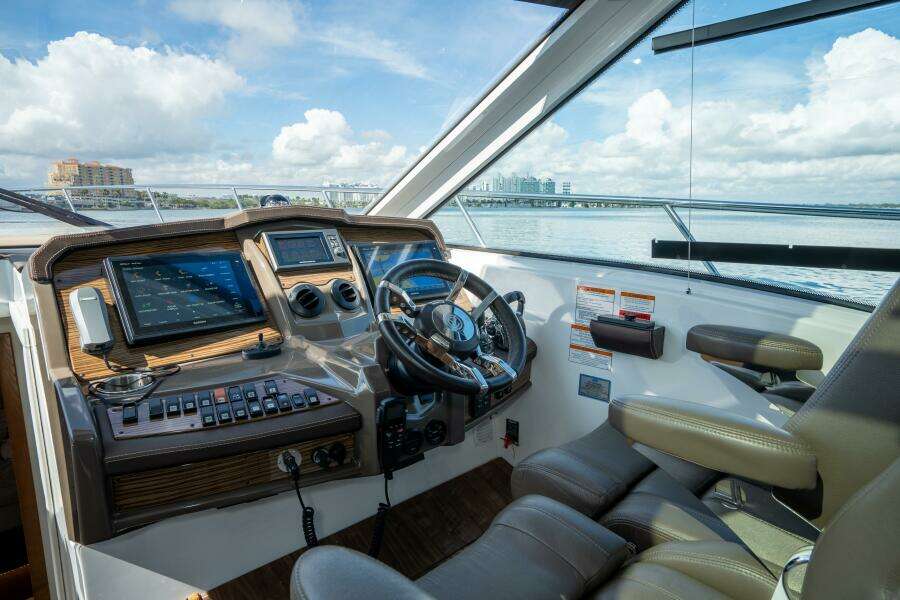 2016 Cruisers Yachts 45 Cantius
