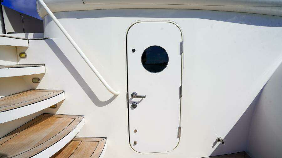 2004 Lazzara Yachts 80 SL