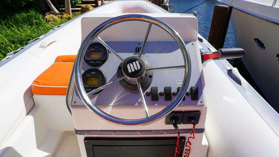 2004 Lazzara Yachts 80 SL