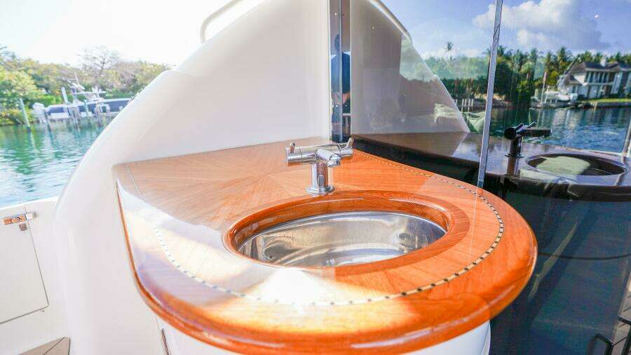 2004 Lazzara Yachts 80 SL