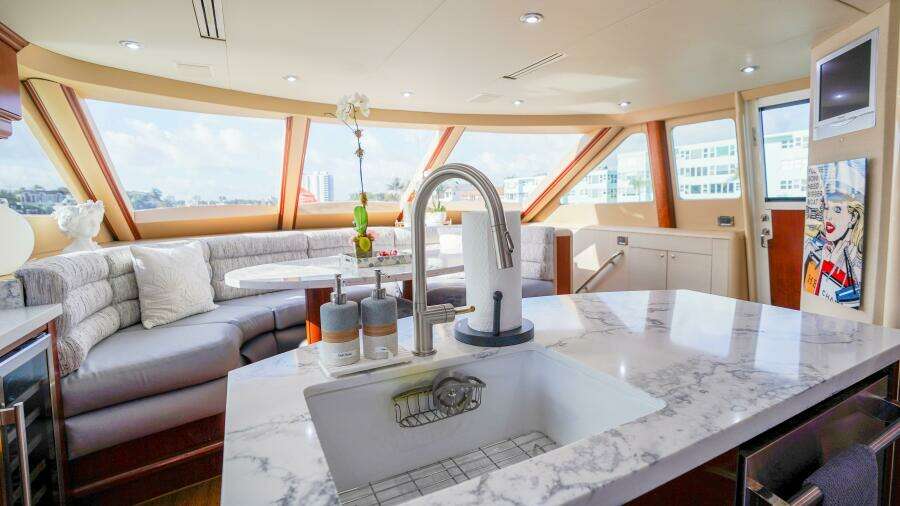 2004 Lazzara Yachts 80 SL