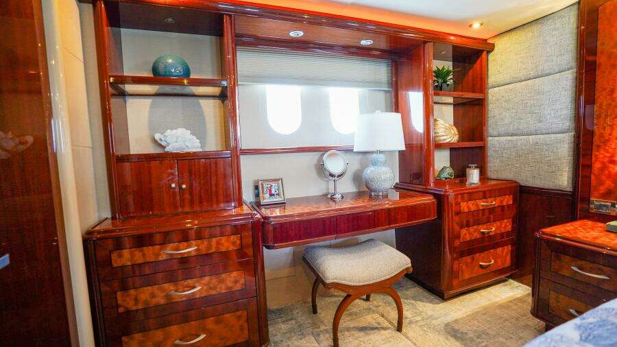 2004 Lazzara Yachts 80 SL