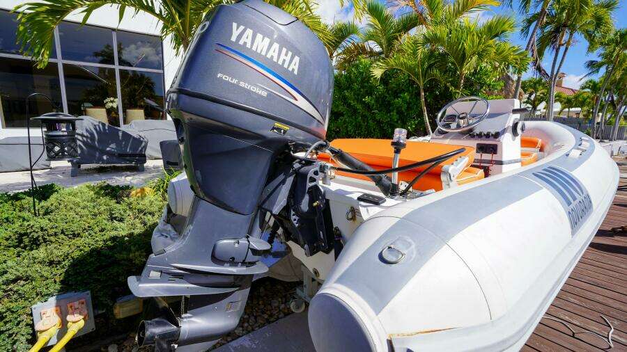 2004 Lazzara Yachts 80 SL