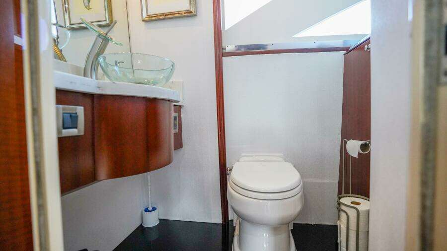 2004 Lazzara Yachts 80 SL