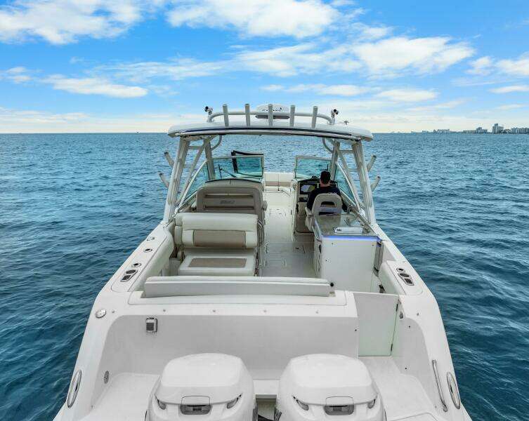 2018 Boston Whaler 320 Vantage