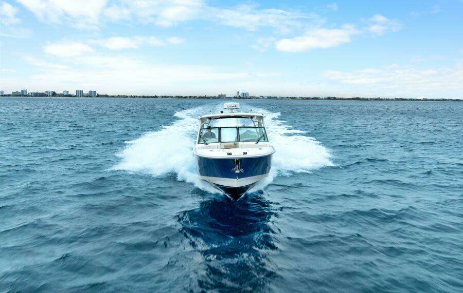 2018 Boston Whaler 320 Vantage