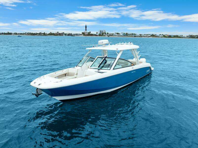 2018 Boston Whaler 320 Vantage