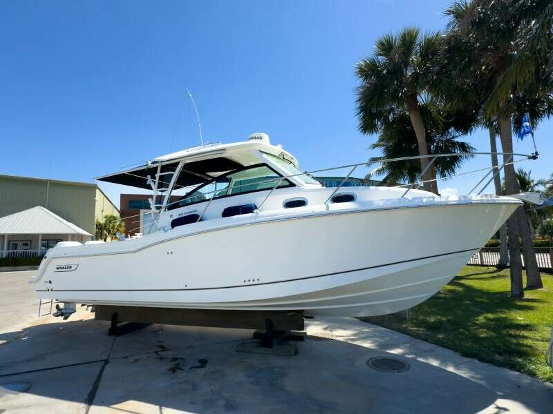 2018 Boston Whaler 315 Conquest