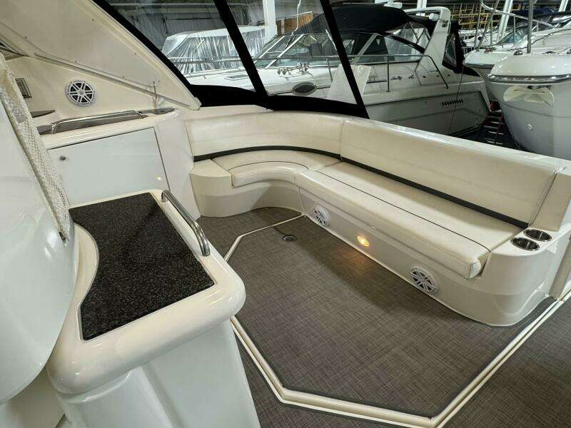 2005 Cruisers Yachts 420 Express