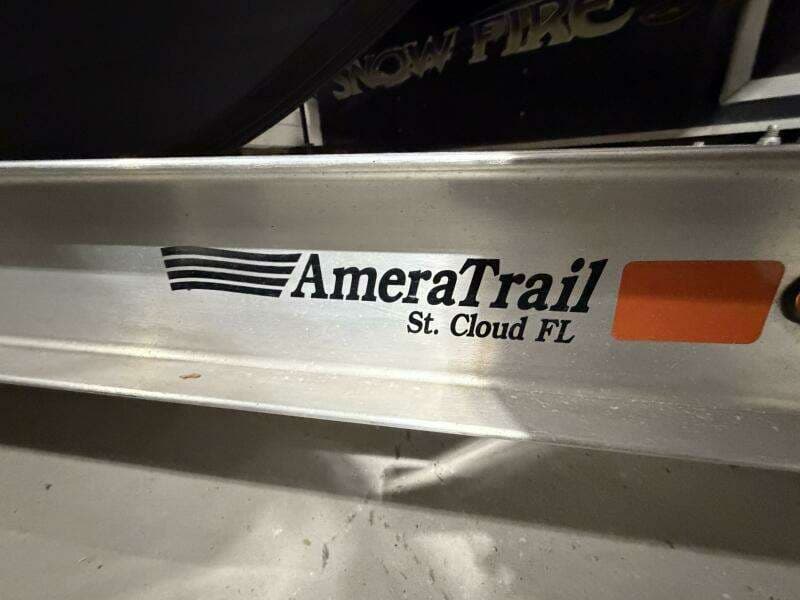 2016 Everglades 230 Center Console