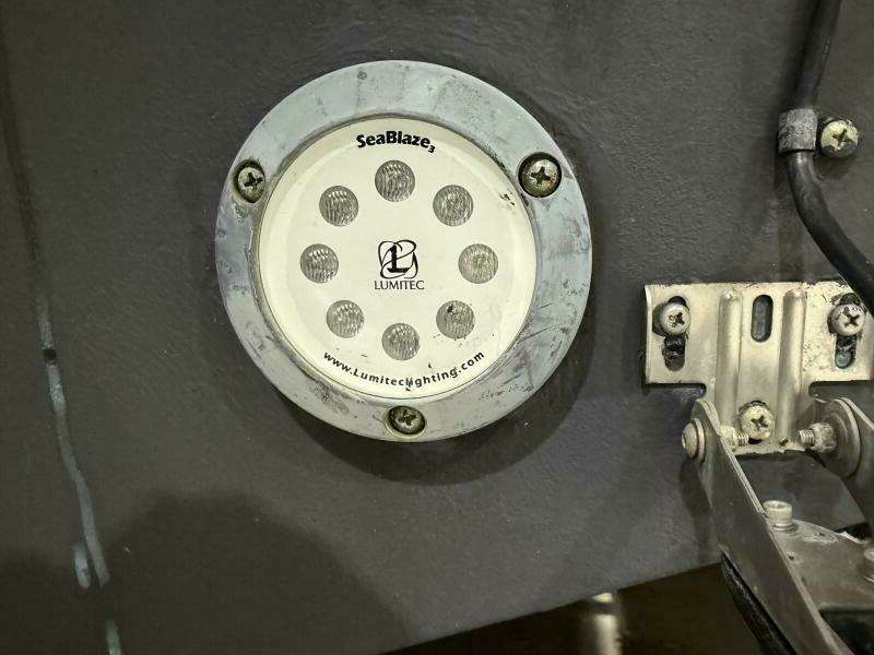 2016 Everglades 230 Center Console