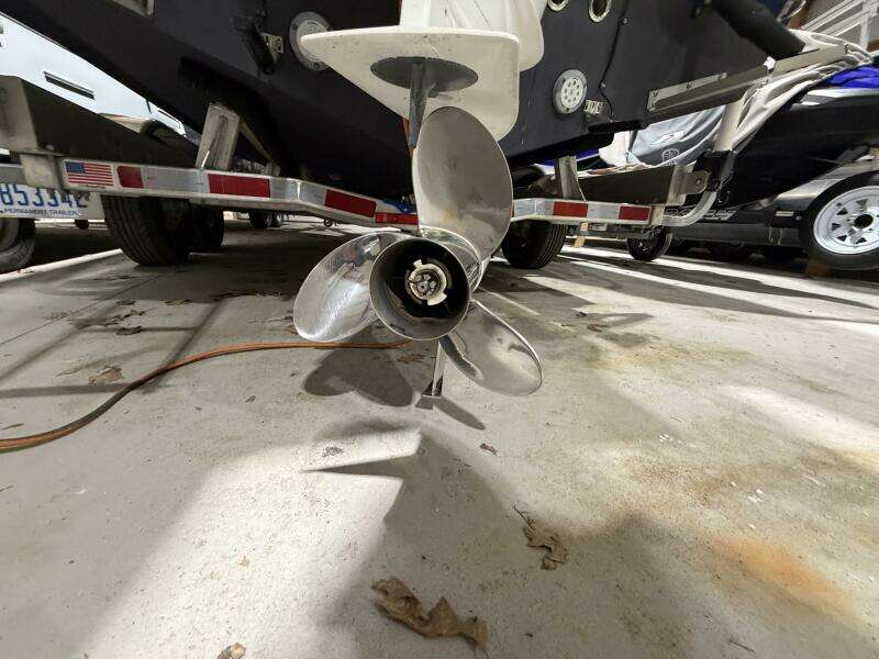 2016 Everglades 230 Center Console