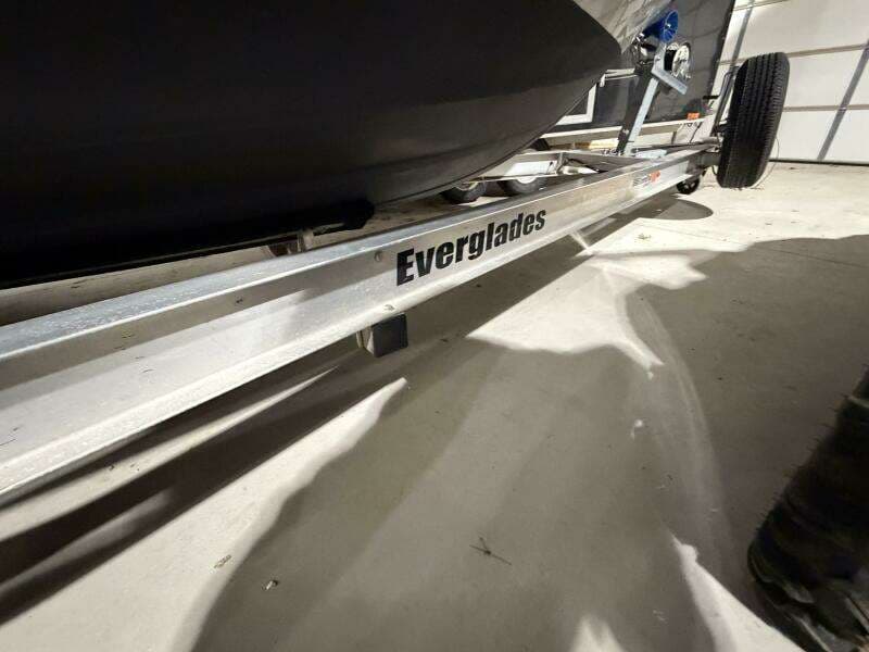 2016 Everglades 230 Center Console